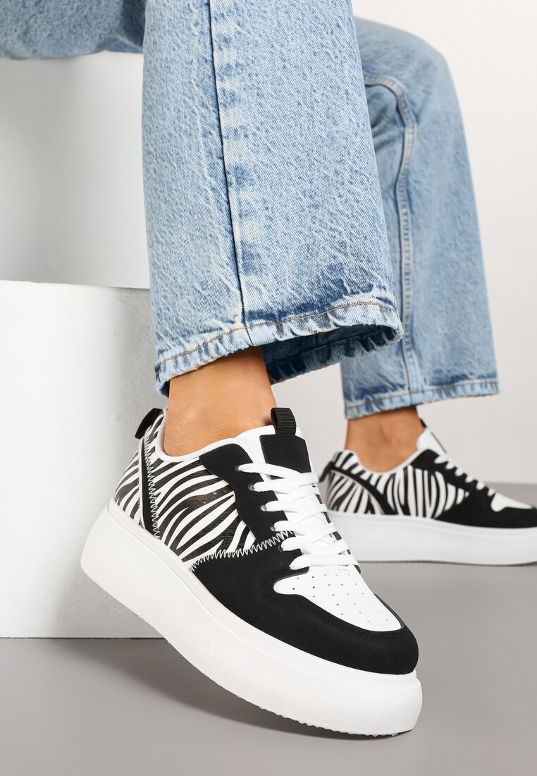 Czarno-Białe Sneakersy na Platformie z Ozdobnymi Przeszyciami Perforacją i Printem w Zeberkę Senaleira