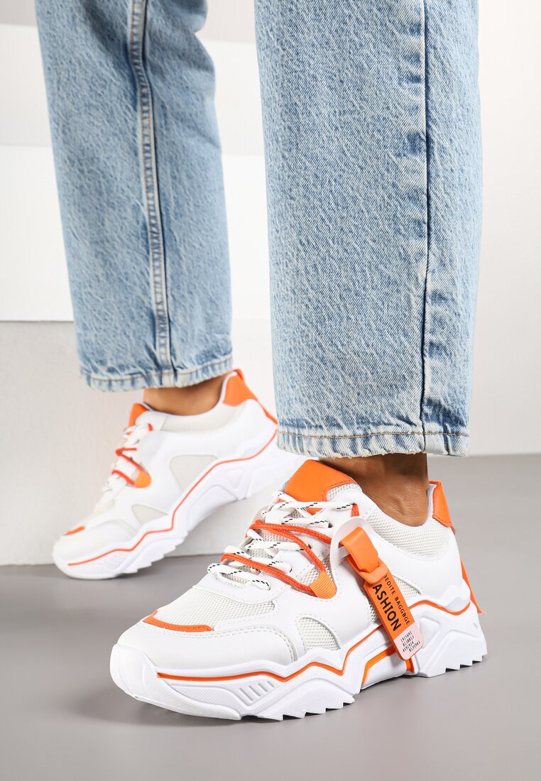 Biało-Pomarańczowe Sneakersy z Ozdobnym Paskiem i Siateczką Selaril