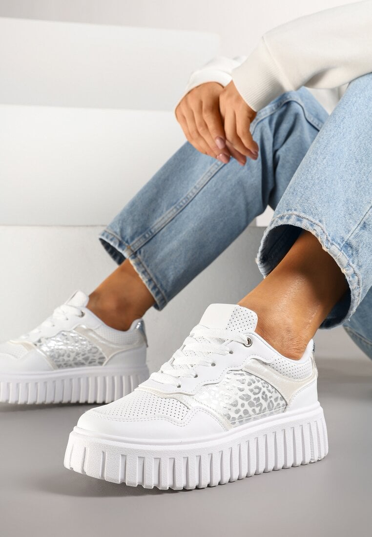 Białe Sneakersy na Tłoczonej Podeszwie ze Zdobieniami w Panterkę Gerraza