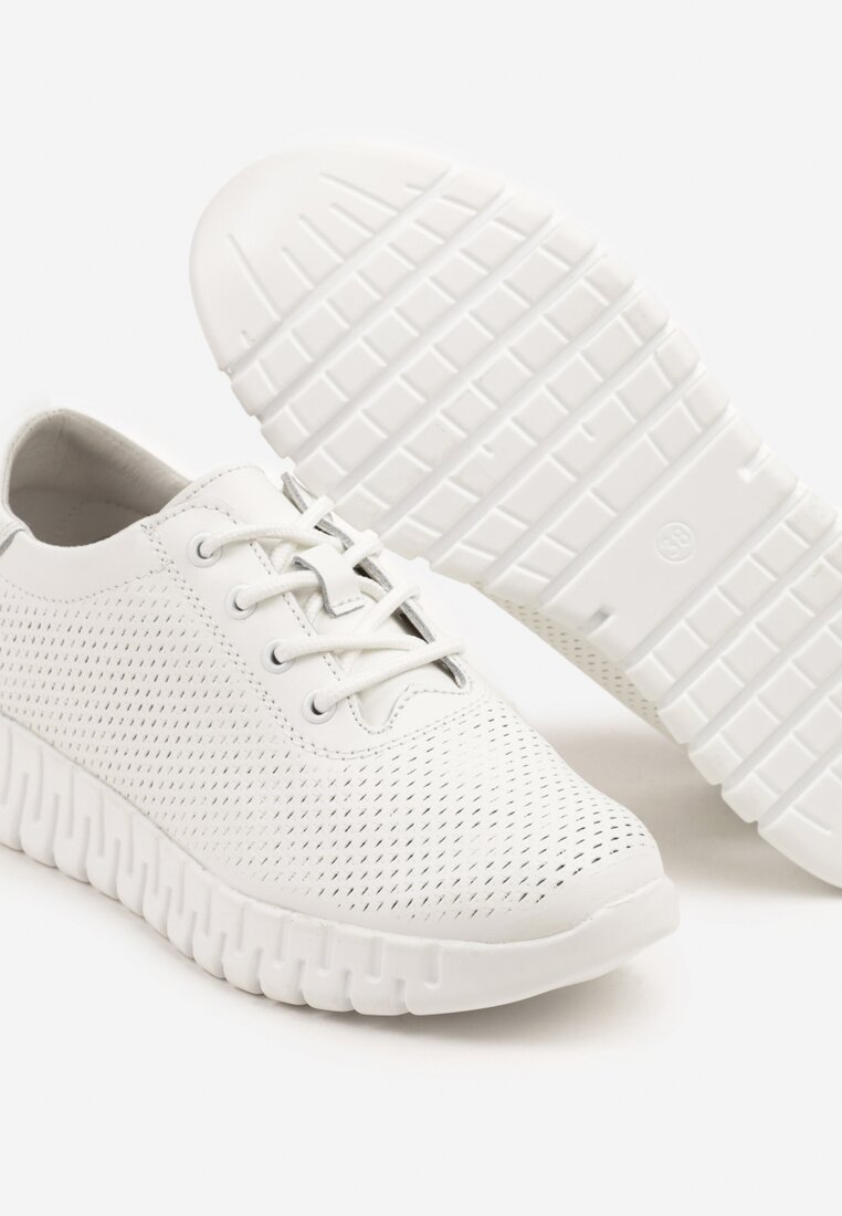 Białe Skórzane Sneakersy z Ozdobną Perforacją i Tłoczoną Podeszwą Setalira