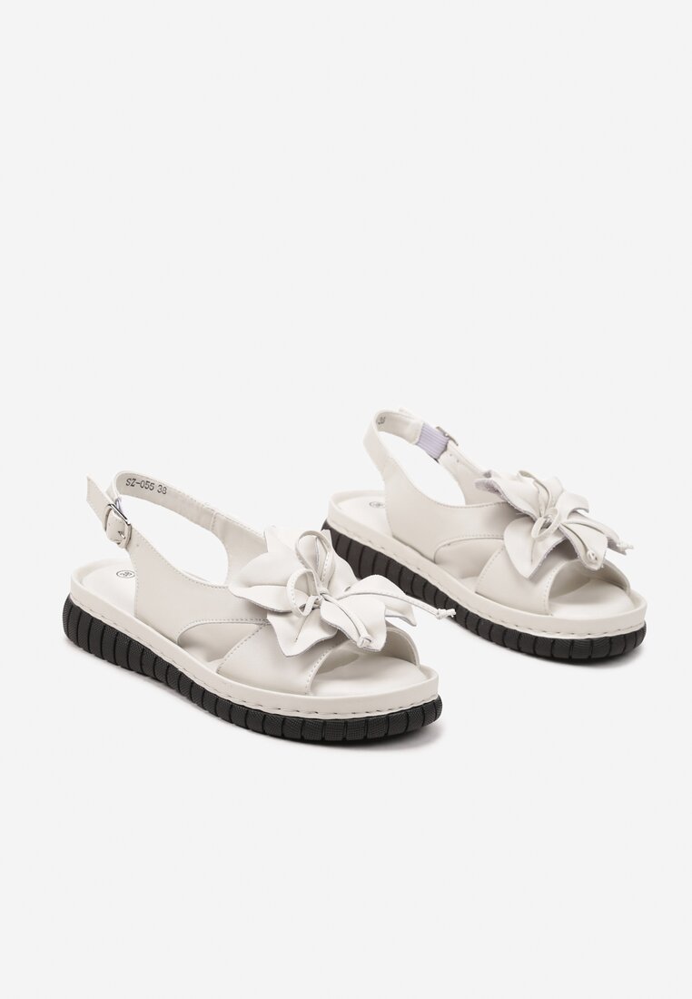 Beżowe Sandały Skórzane z Ozdobnym Kwiatkiem Efaviela