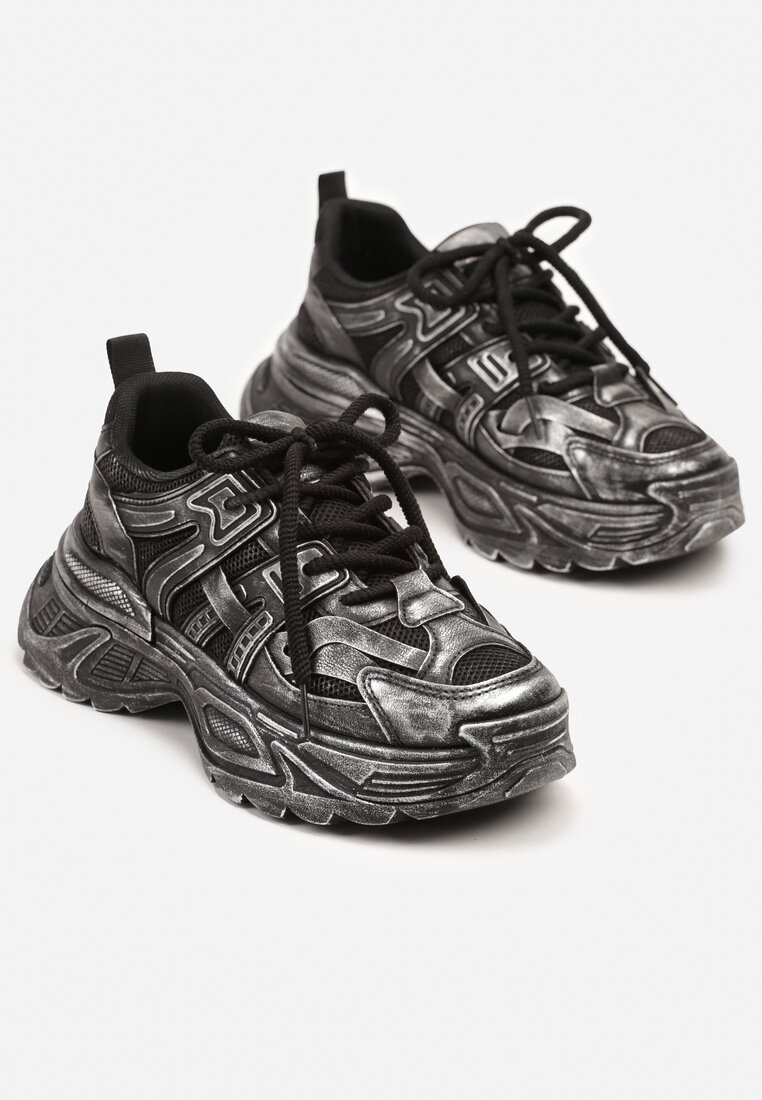 Czarne Sneakersy na Grubej Podeszwie Ozdobione Tłoczeniem Viarllis