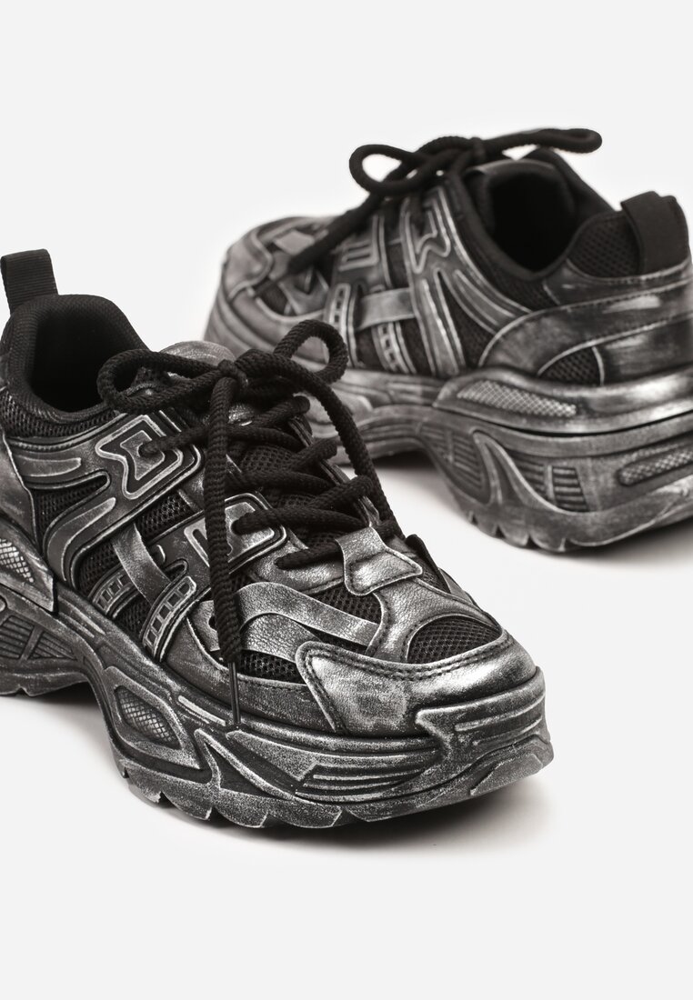 Czarne Sneakersy na Grubej Podeszwie Ozdobione Tłoczeniem Viarllis