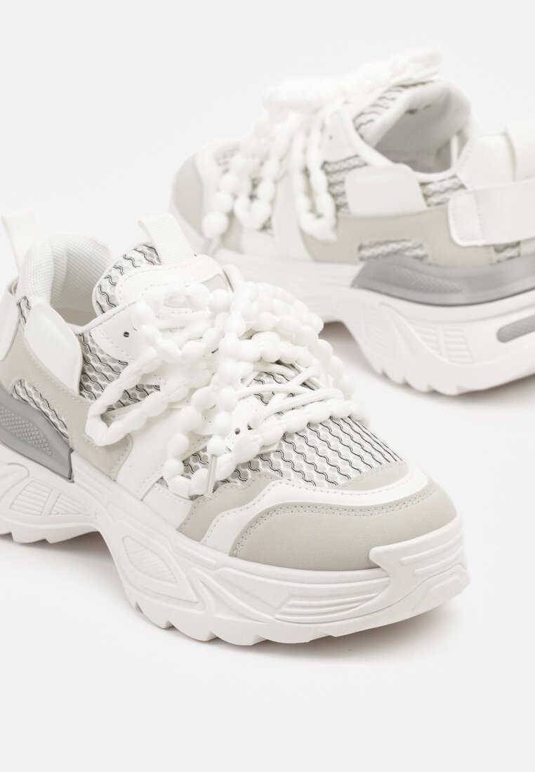 Białe Sneakersy na Grubej Tłoczonej Podeszwie z Koralikami Zolvia
