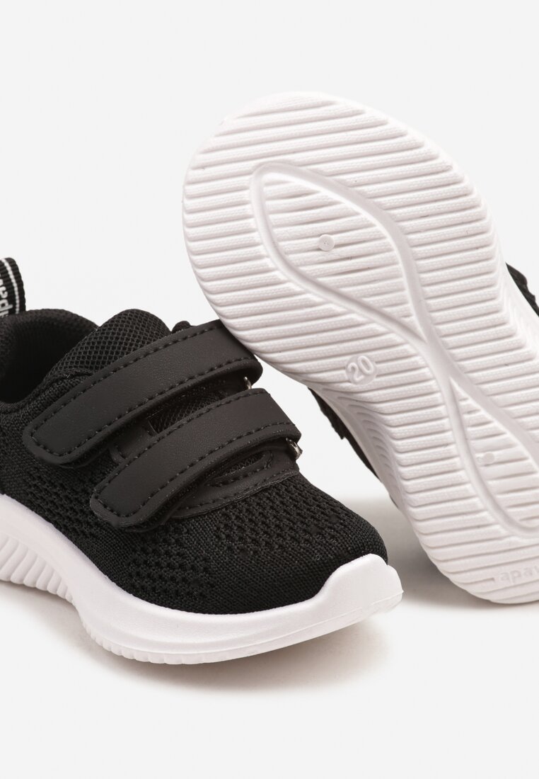 Czarne Buty Sportowe Sneakersy z Siateczki Zapinane na Rzepy Karival
