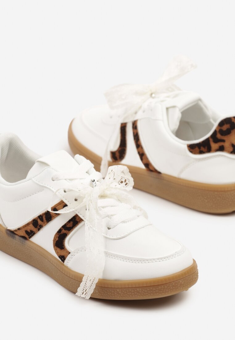 Białe Sneakersy w Stylu Klasycznych Tenisówek z Odpinaną Kokardką Korimarela