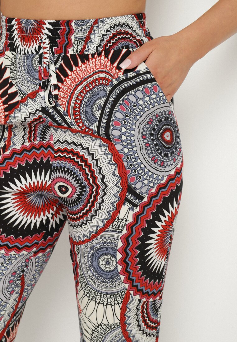 Pantaloni Roșii
