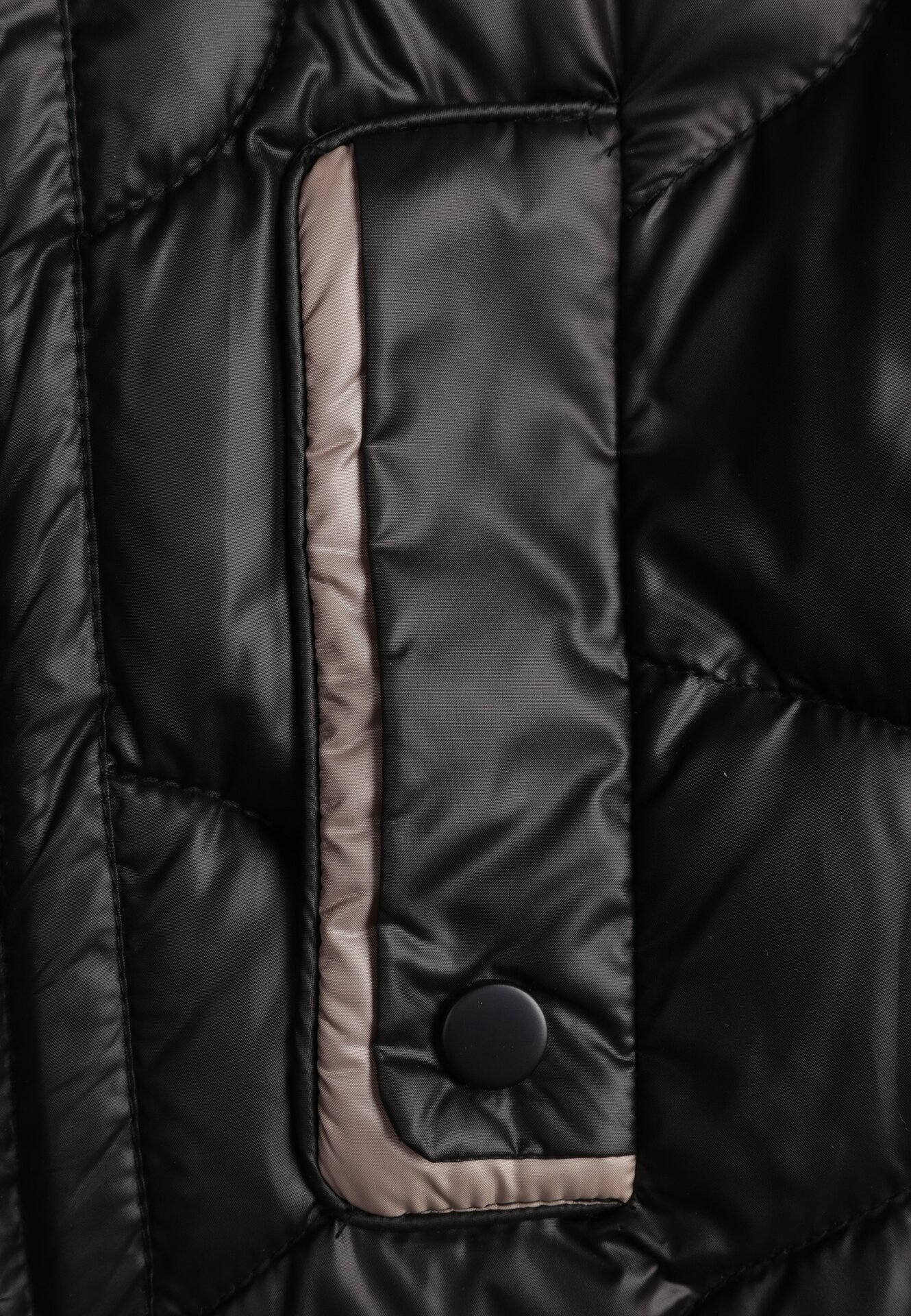 Czarna Kamizelka Pikowana z Odpinanym Kapturem Vilzeki