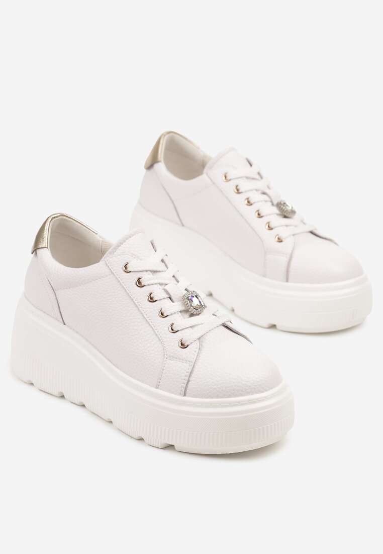 Białe Skórzane Sneakersy na Grubej Podeszwie z Metaliczną Wstawką Remalia