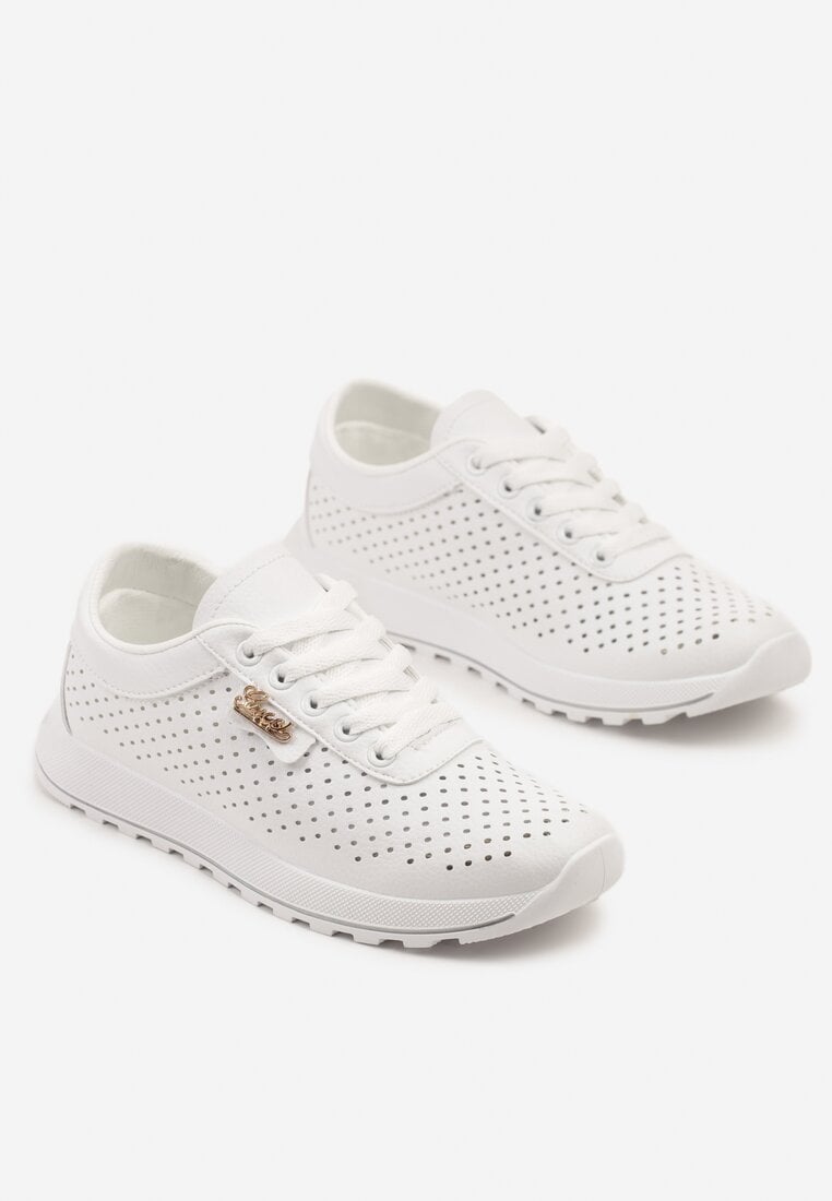 Białe Ażurowe Sneakersy z Metalicznym Napisem Turvanna