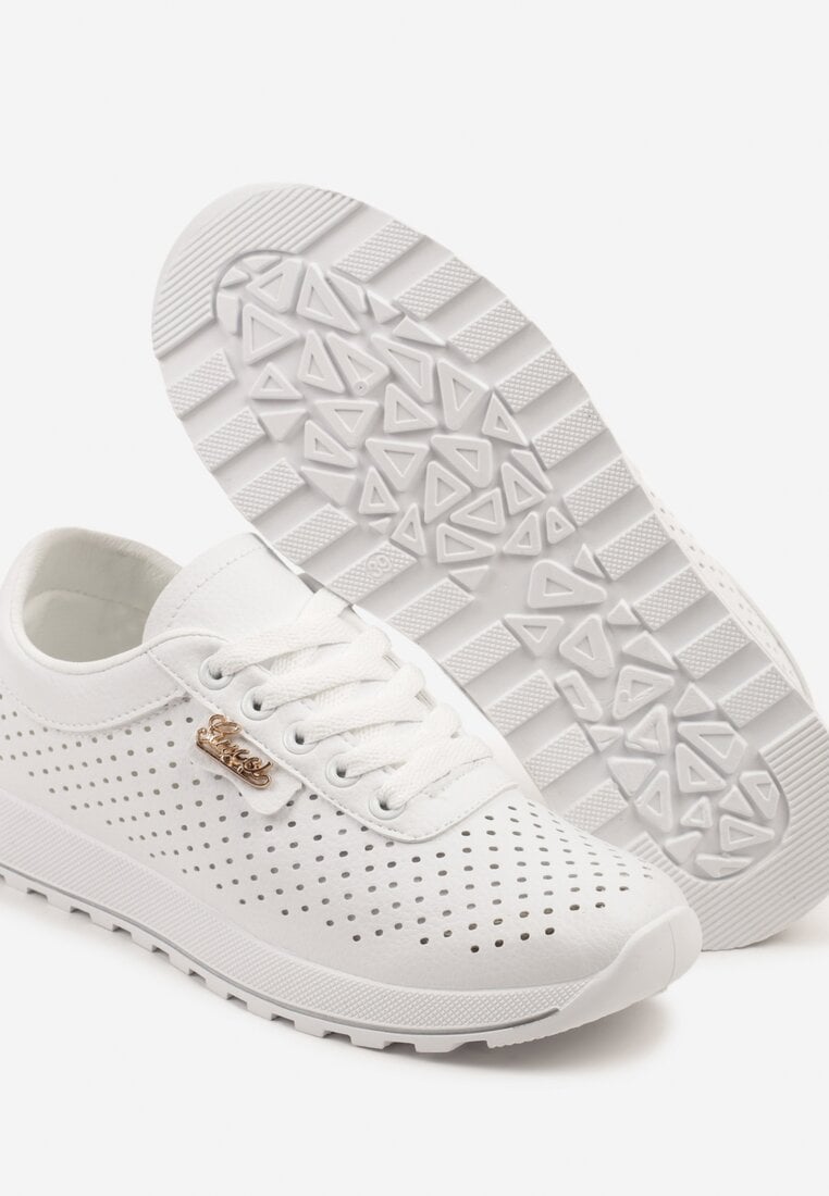 Białe Ażurowe Sneakersy z Metalicznym Napisem Turvanna