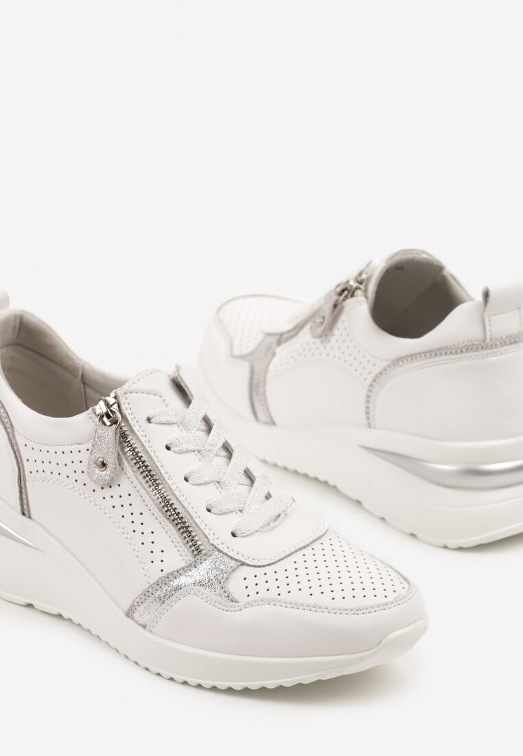 Białe Skórzane Sneakersy na Koturnie z Ozdobnym Suwakiem i Perforacją Tellava