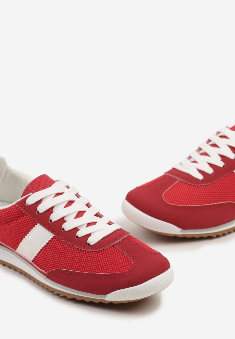 Czerwone Sneakersy z Ozdobnym Paskiem Cleota