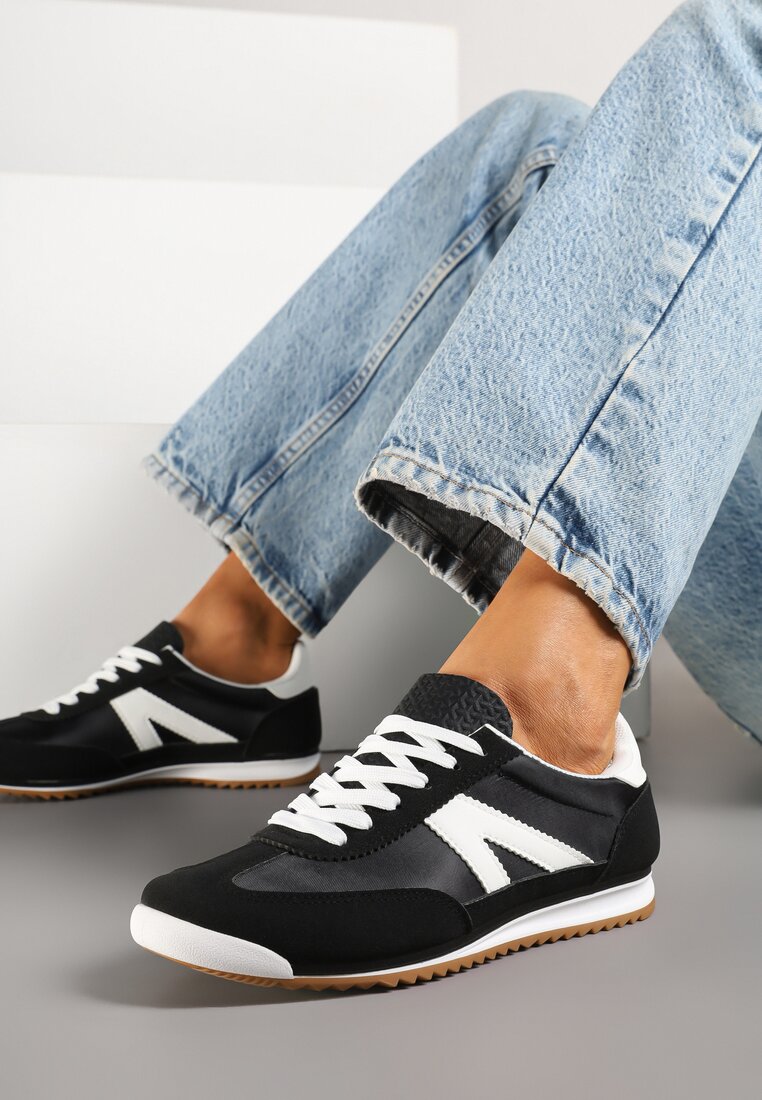 Czarne Sneakersy z Geometrycznym Wzorem Clesanna