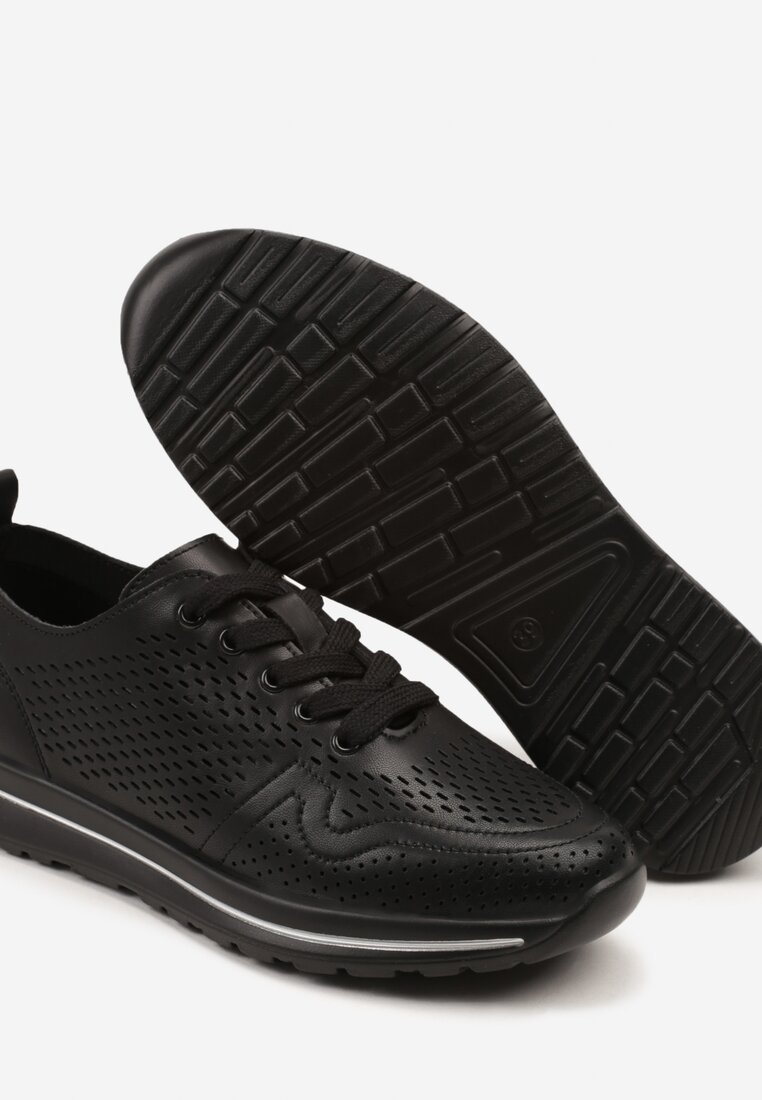 Czarne Skórzane Sneakersy Ozdobione Perforacją Odrelia