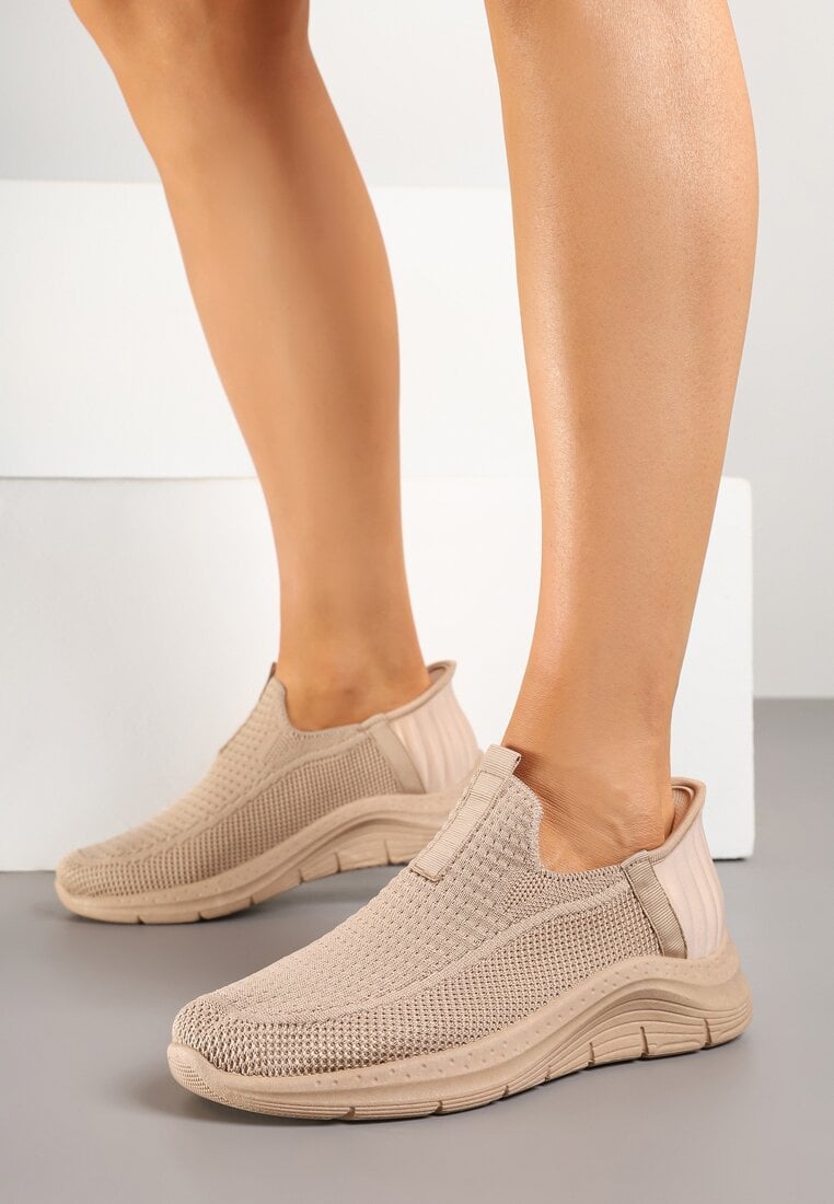 Ciemnobeżowe Wsuwane Buty Sportowe Sneakersy na Tłoczonej Podeszwie Fadema