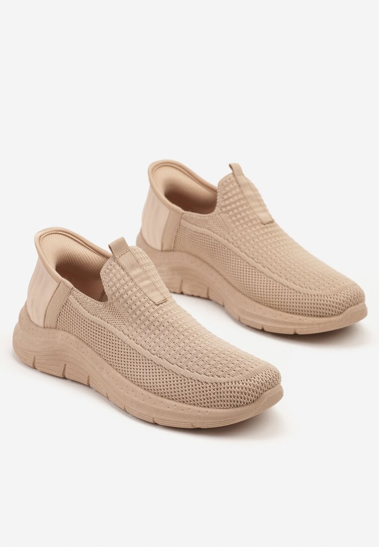 Ciemnobeżowe Wsuwane Buty Sportowe Sneakersy na Tłoczonej Podeszwie Fadema