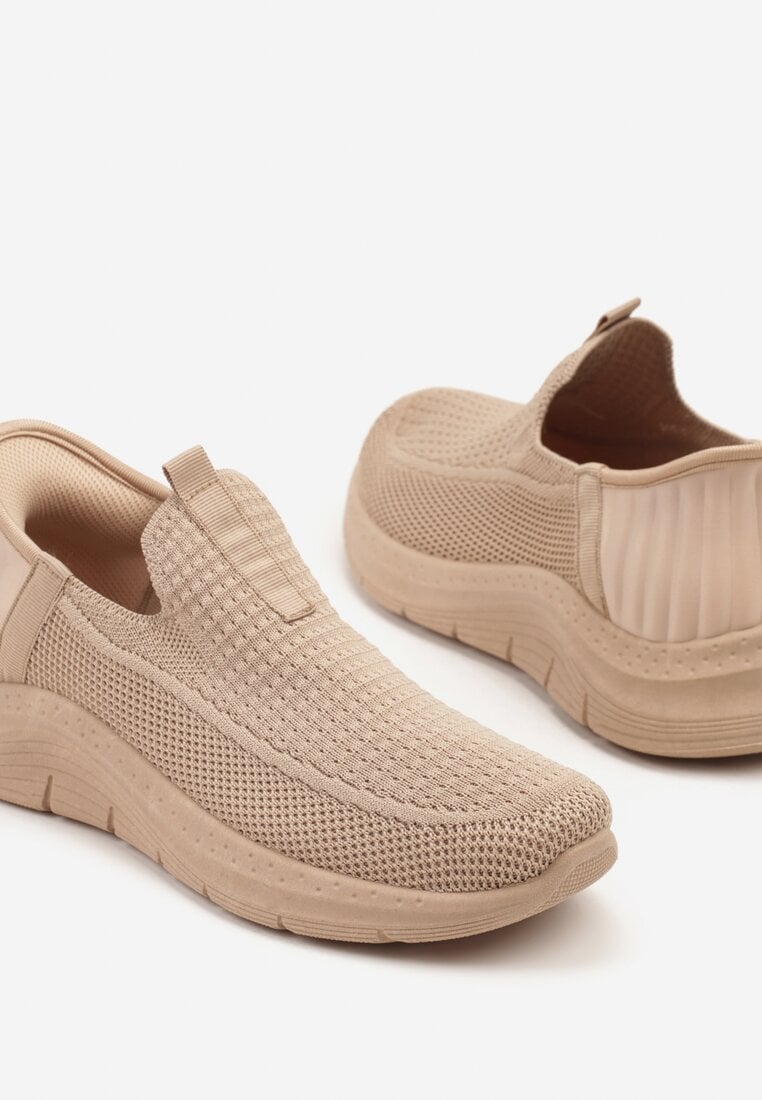 Ciemnobeżowe Wsuwane Buty Sportowe Sneakersy na Tłoczonej Podeszwie Fadema