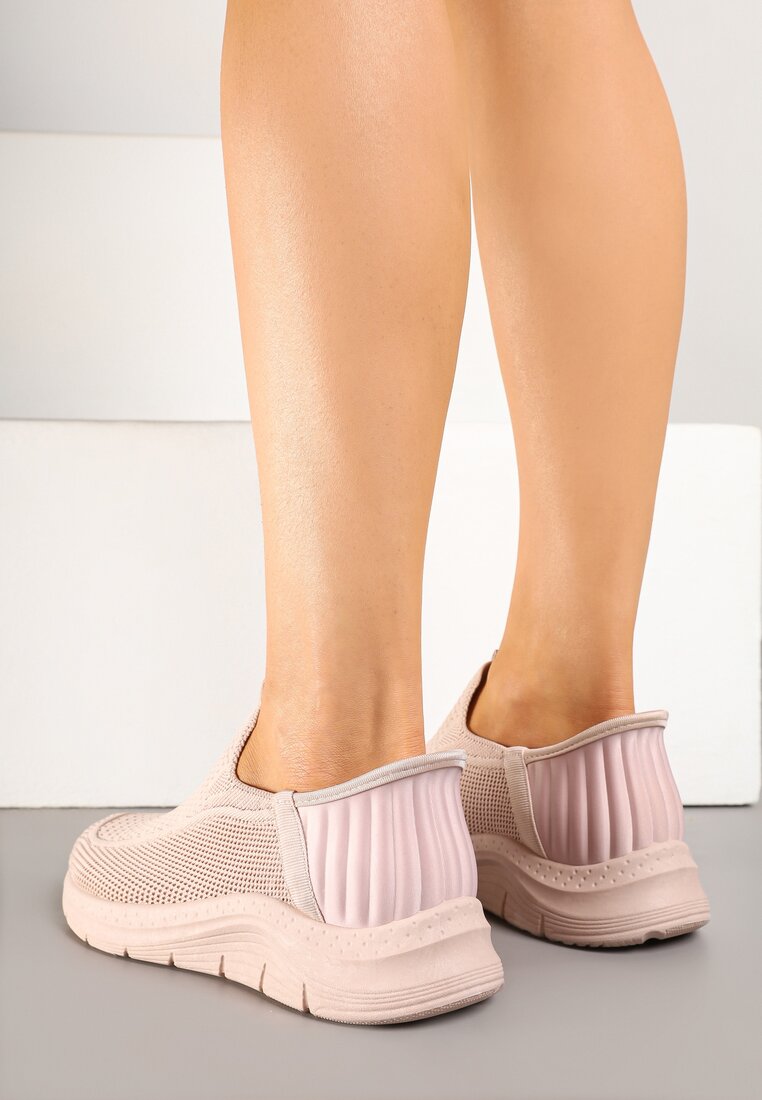Jasnoróżowe Wsuwane Buty Sportowe Sneakersy na Tłoczonej Podeszwie Fadema