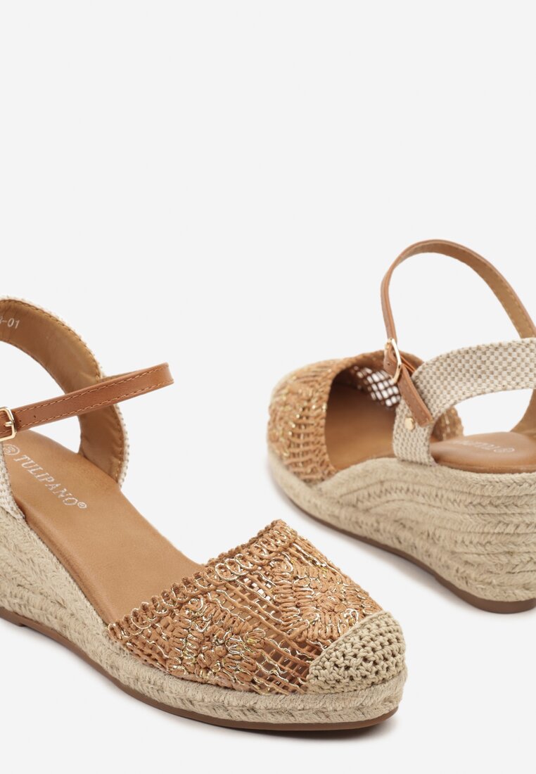 Brązowe Ażurowe Sandały w Stylu Boho na Koturnie z Plecionki Tenalisea