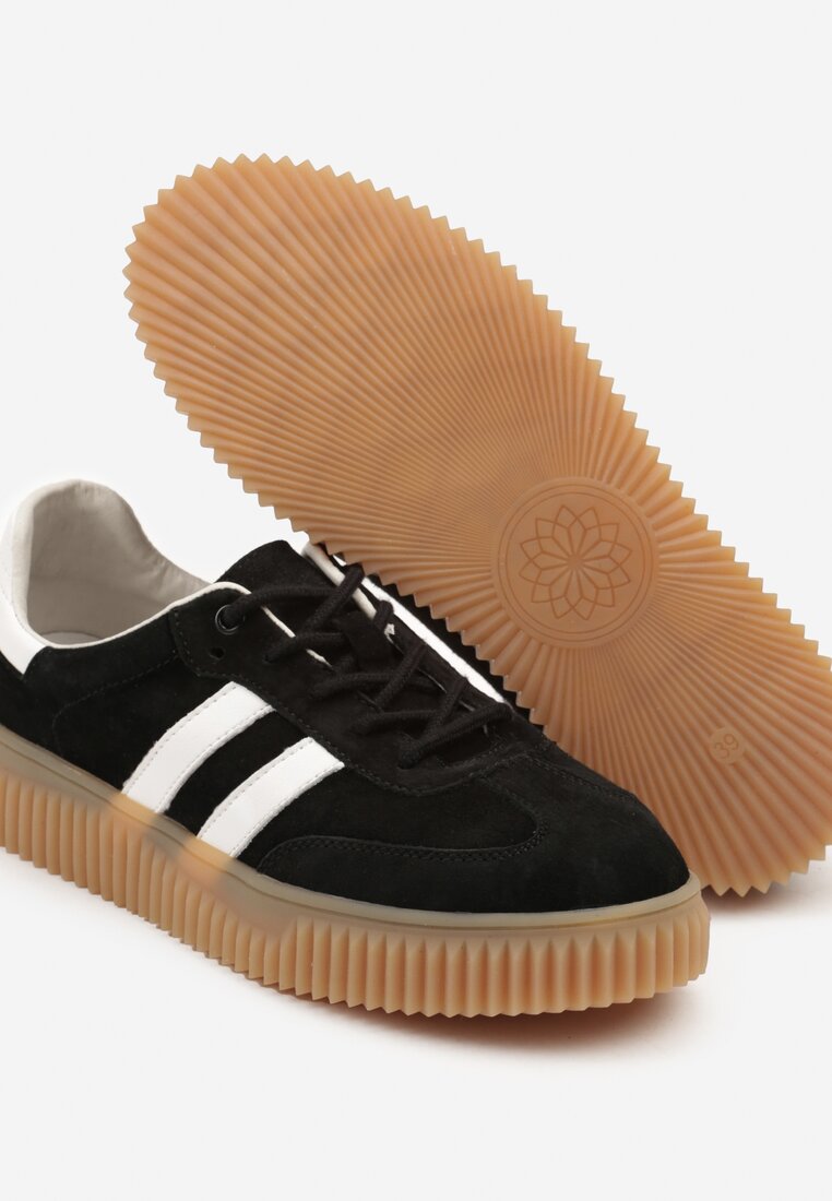 Czarne Sneakersy z Naturalnego Zamszu na Grubej Tłoczonej Podeszwie Teneskela