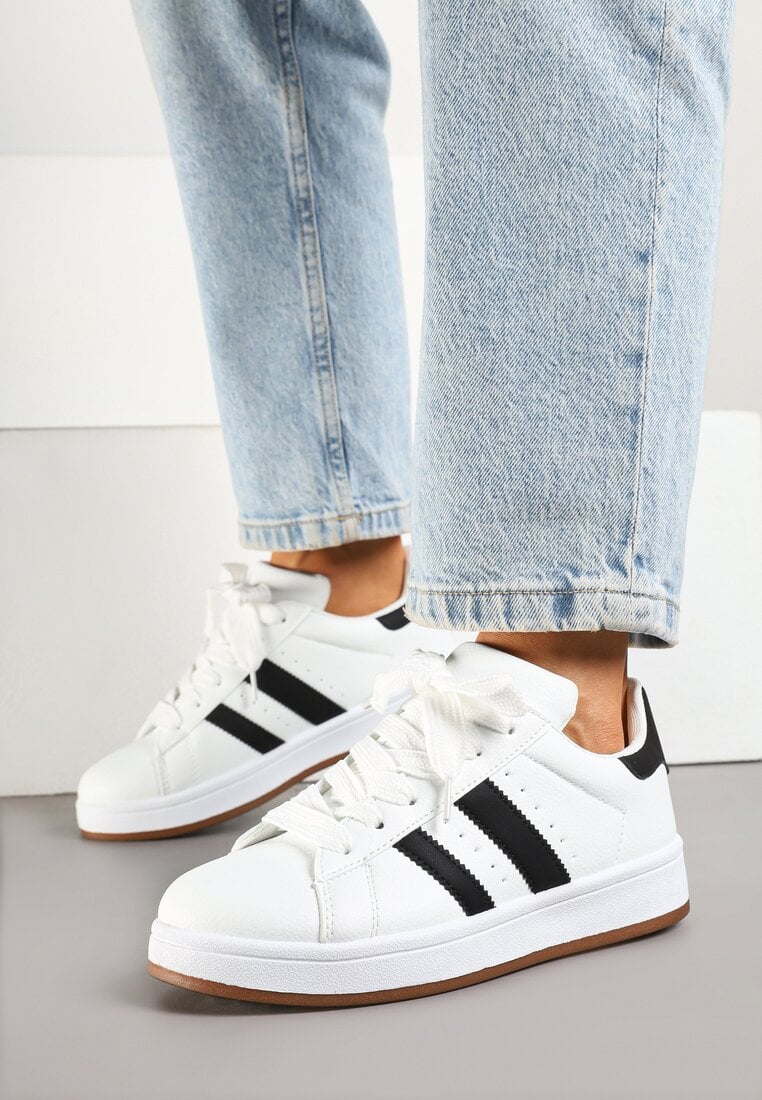 Białe Sneakersy z Perforacją i Ozdobnymi Paskami Deolene