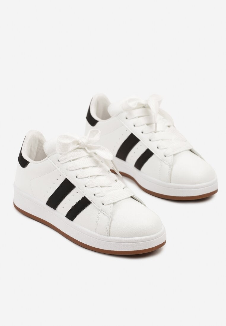 Białe Sneakersy z Perforacją i Ozdobnymi Paskami Deolene