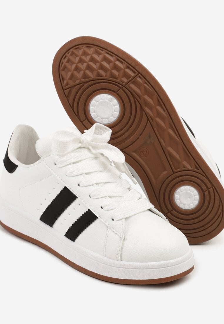 Białe Sneakersy z Perforacją i Ozdobnymi Paskami Deolene