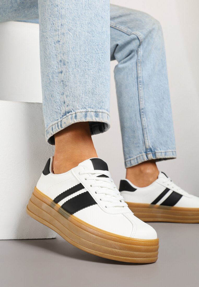 Białe Sneakersy w Stylu Klasycznych Tenisówek z Ozdobnymi Paskami Dellien