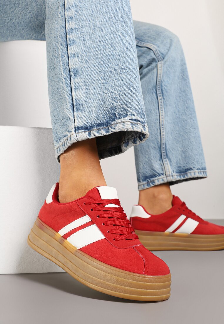 Czerwone Sneakersy w Stylu Klasycznych Tenisówek z Ozdobnymi Paskami Dellien