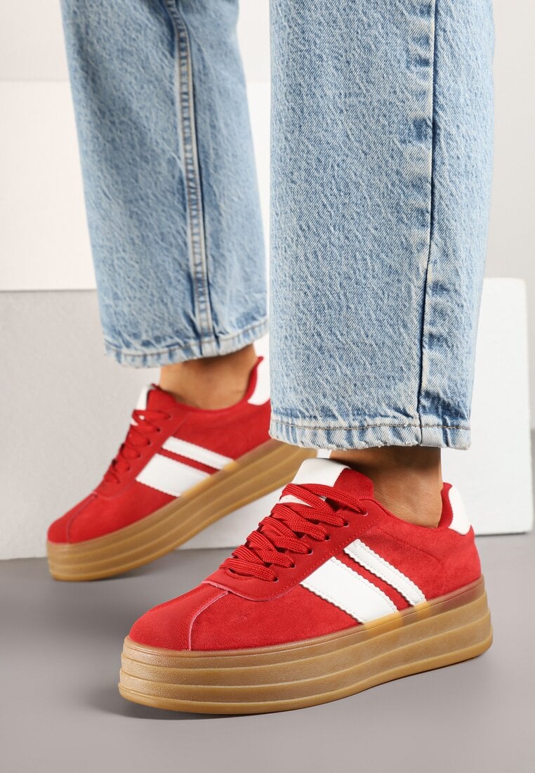 Czerwone Sneakersy w Stylu Klasycznych Tenisówek z Ozdobnymi Paskami Dellien