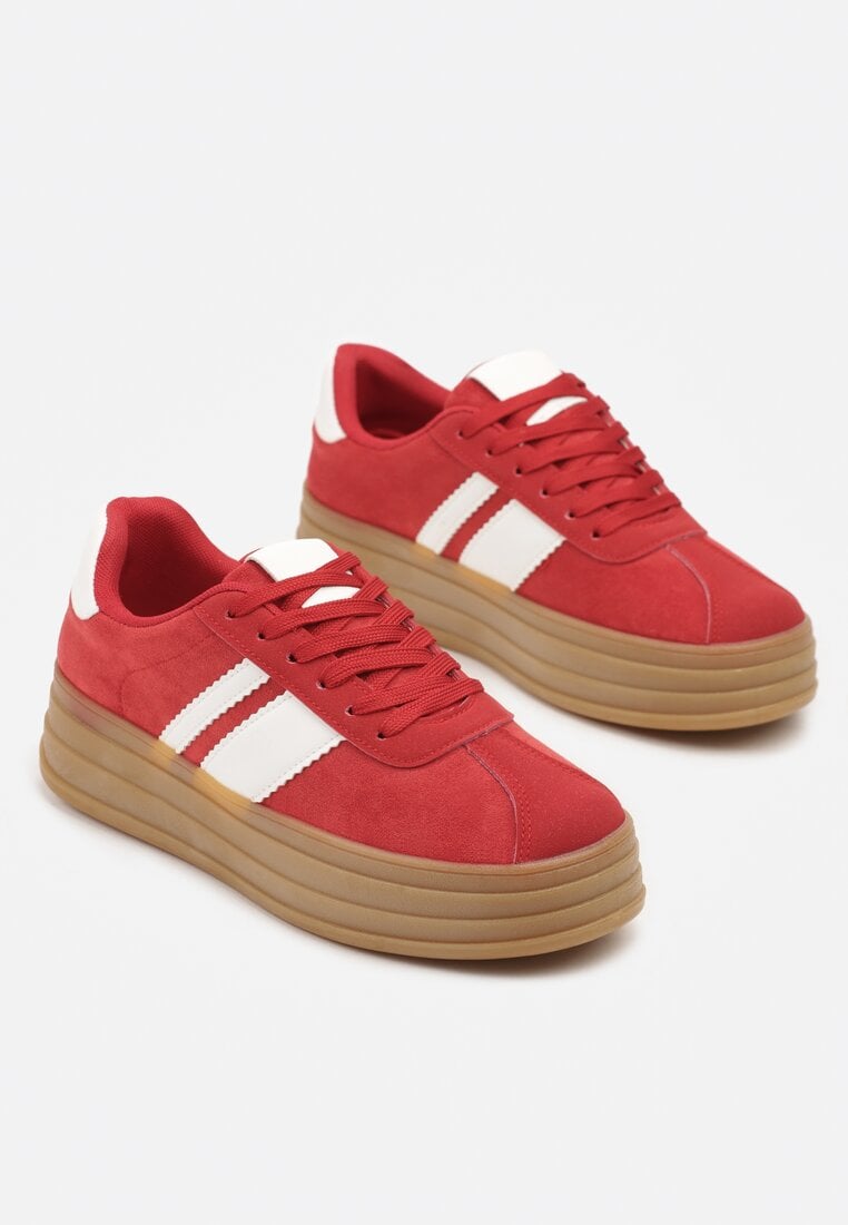 Czerwone Sneakersy w Stylu Klasycznych Tenisówek z Ozdobnymi Paskami Dellien