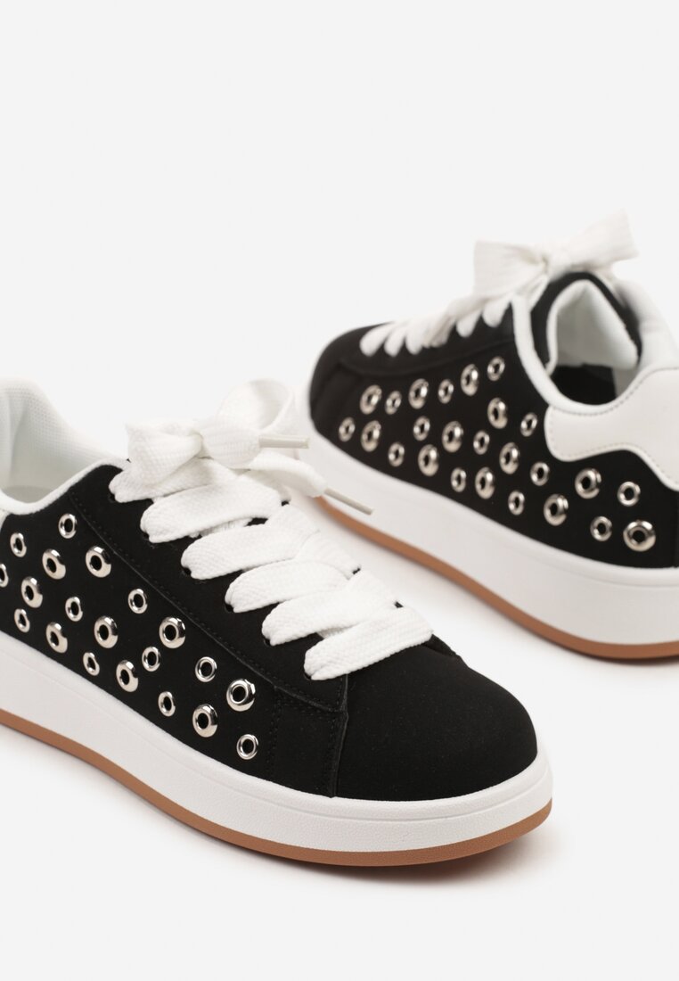Czarne Sneakersy Ozdobione Nitami Felorenia