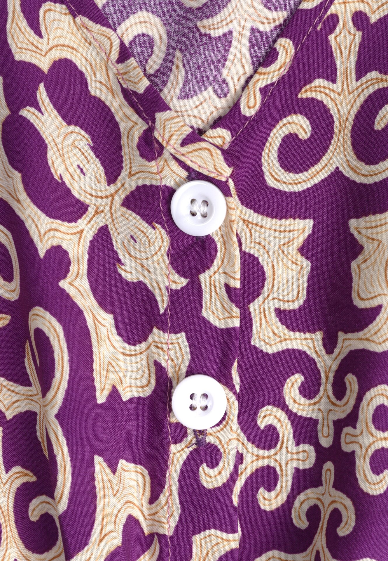 Ciemnofioletowa Bawełniana Sukienka z Dekoltem w Serek Zapinana na Guziki z Gumką w Pasie Kelea