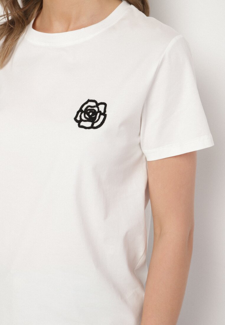 Biały T-shirt z Bawełny Ozdobiony Naszywką Firolee
