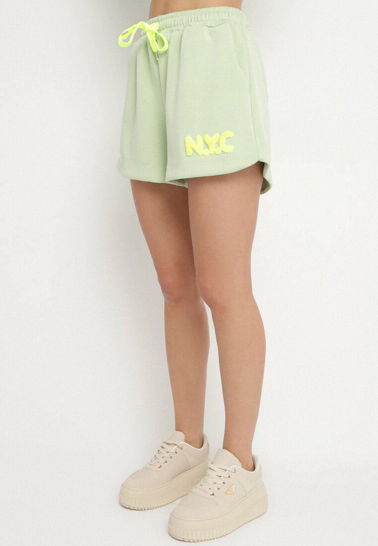 Jasnozielony Komplet Oversize z Wiskozą T-shirt i Szorty z Nadrukiem Liravella