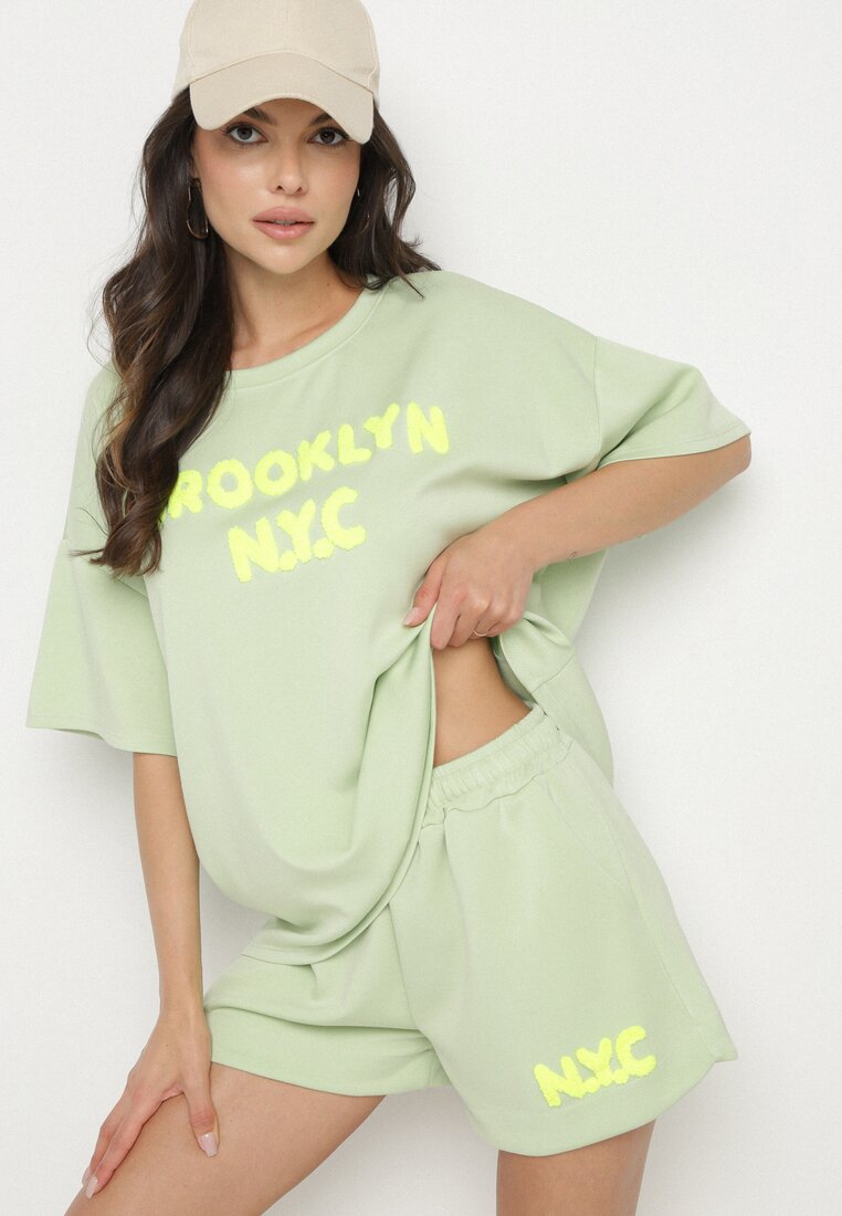 Jasnozielony Komplet Oversize z Wiskozą T-shirt i Szorty z Nadrukiem Liravella