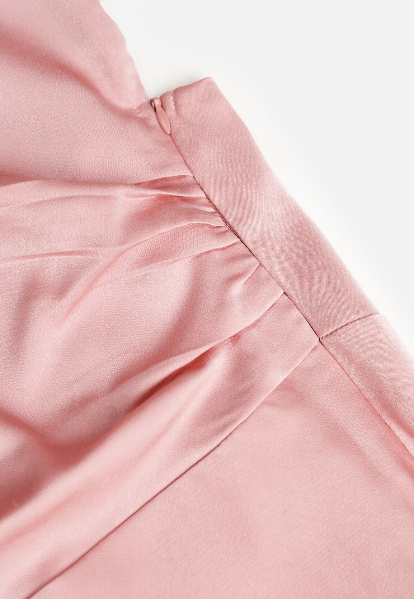 Różowa Asymetryczna Sukienka Vices z Odkrytymi Plecami i Gorsetowym Wiązaniem Natifalia