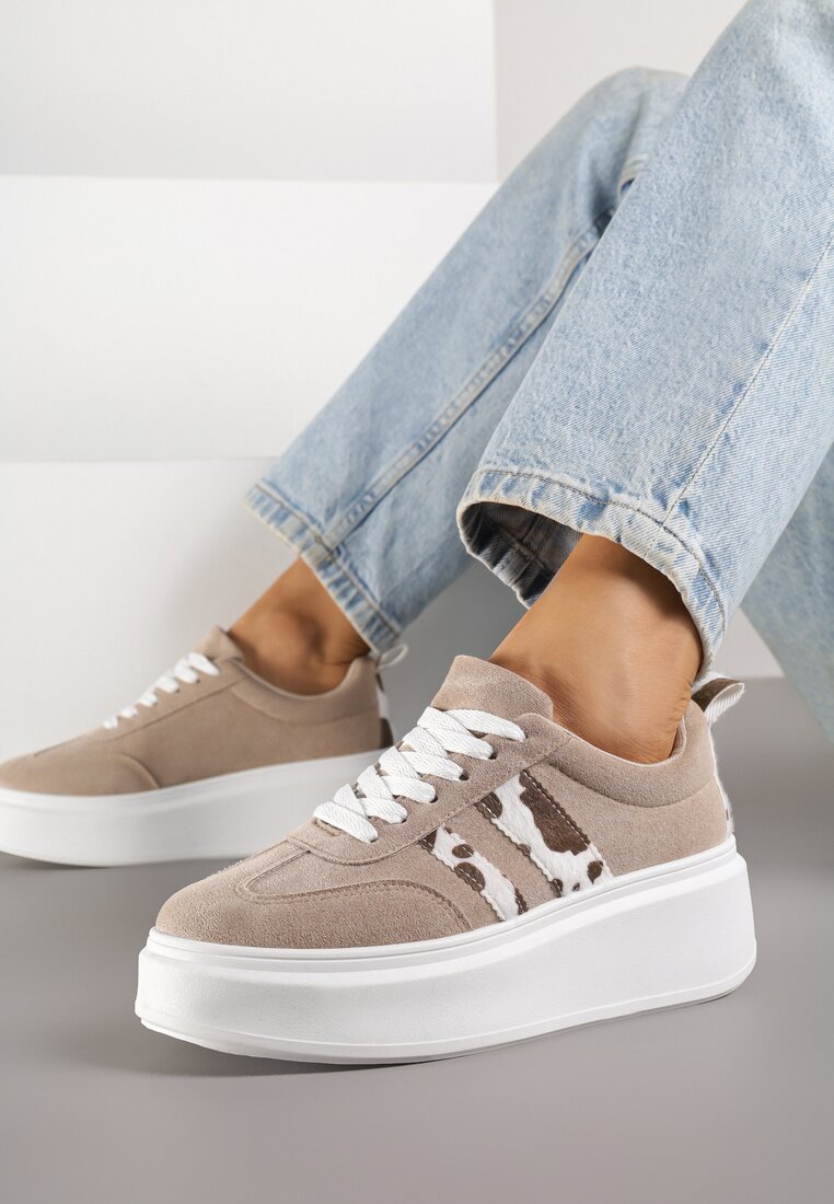 Ciemnobeżowe Sneakersy Kultowe Tenisówki na Platformie z Koturnem i Paskami Ozdobionymi Wzorem w Łaty Elisara