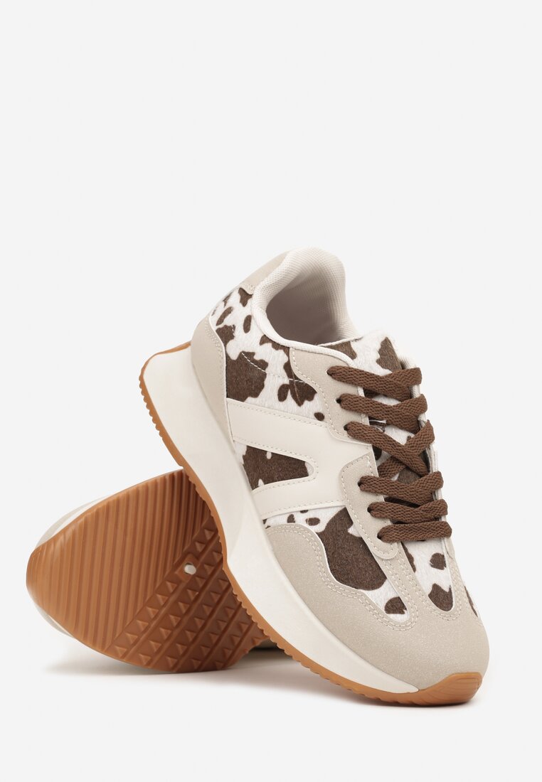 Biało-Brązowe Płaskie Sneakersy w Krowie Łaty z Geometrycznym Wzorem Nawla
