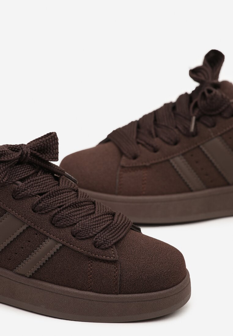 Brązowe Sneakersy z Ozdobnymi Naszywkami z Boku Galdexis
