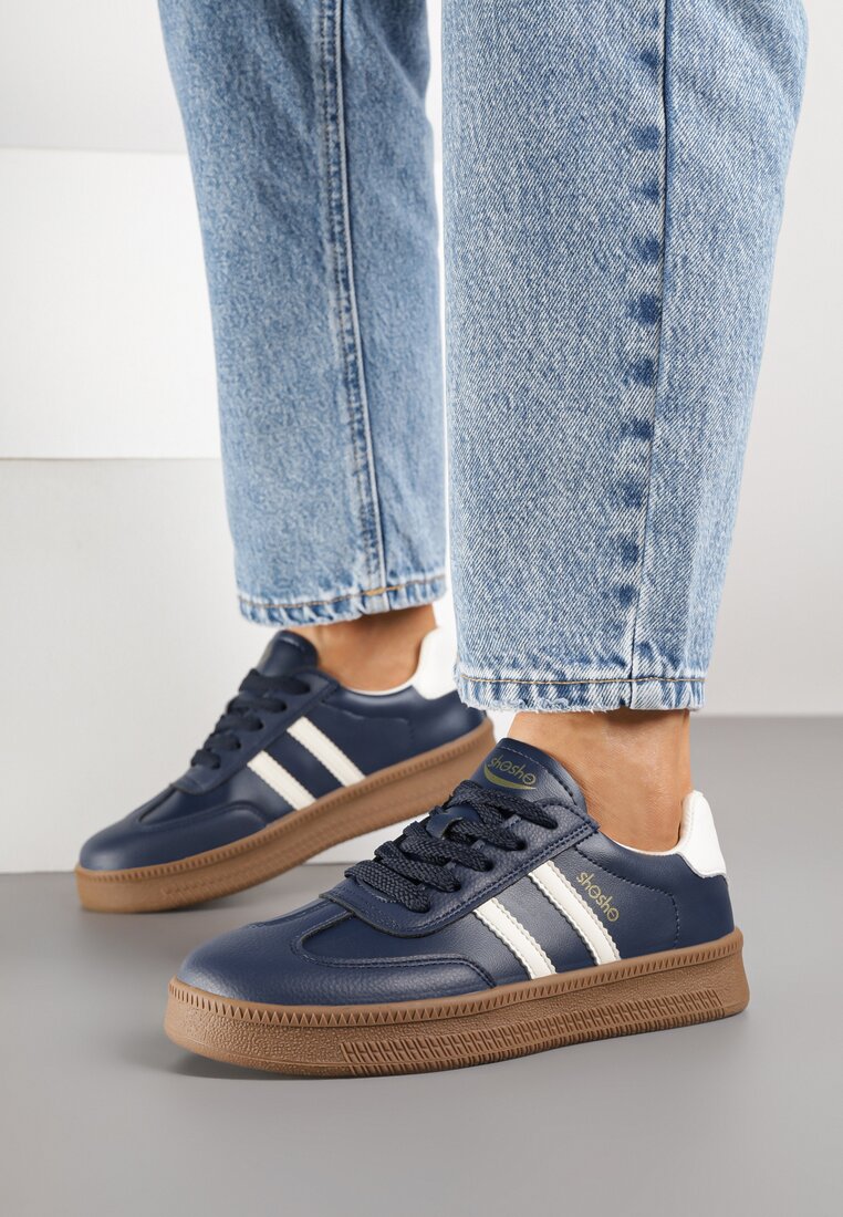 Granatowe Sneakersy w Stylu Tenisówek z Paskami na Boku Saliena