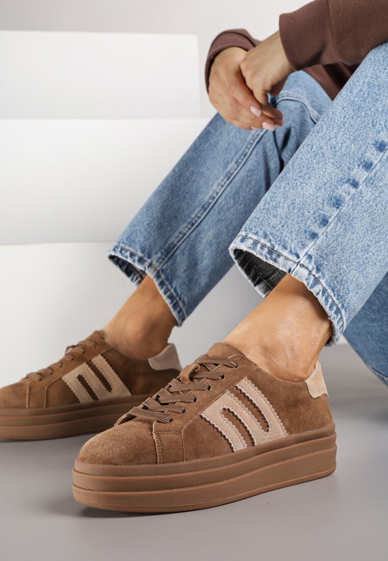 Brązowe Zamszowe Sneakersy na Grubej Podeszwie ze Skórzaną Wkładką i Naszywką Rilaressa