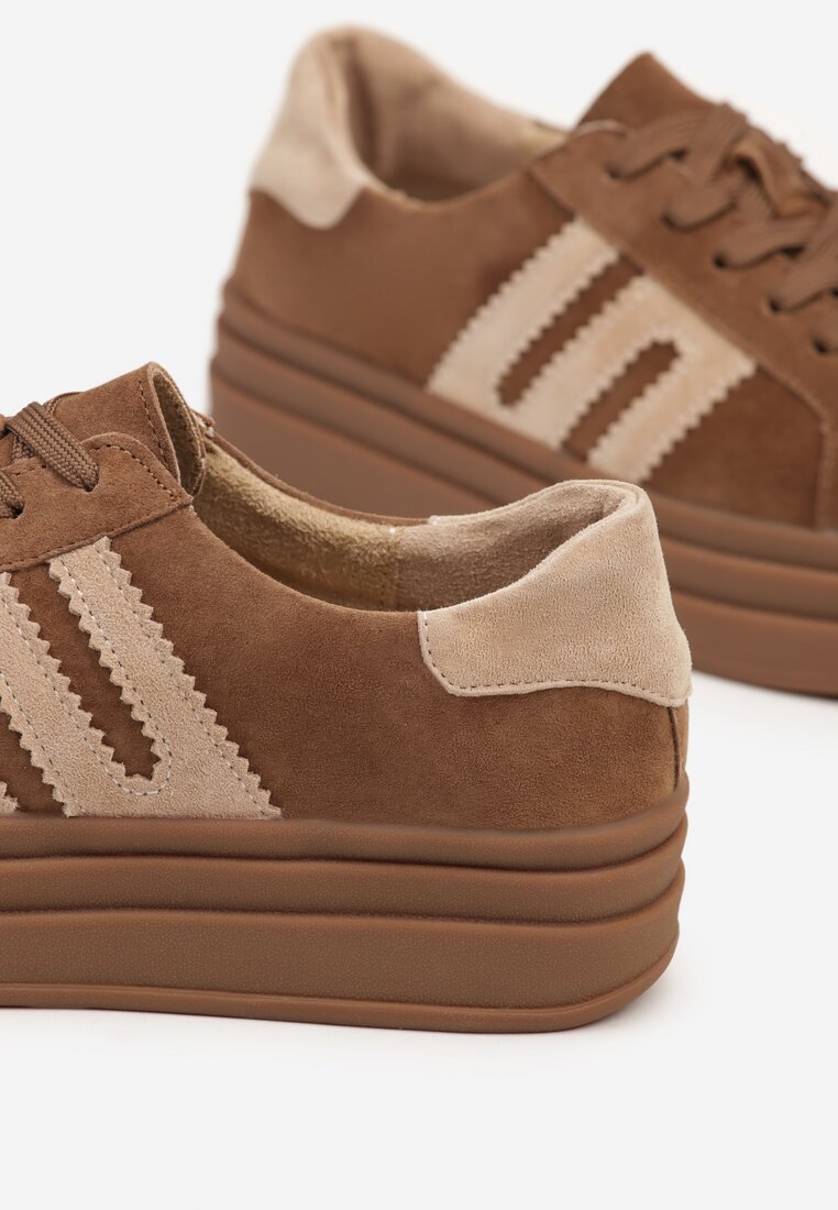 Brązowe Zamszowe Sneakersy na Grubej Podeszwie ze Skórzaną Wkładką i Naszywką Rilaressa