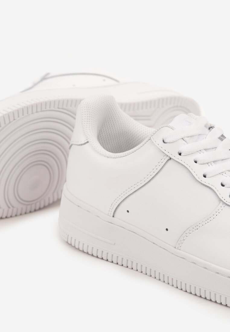 Białe Skórzane Sneakersy Ozdobione Perforacją Rilurea