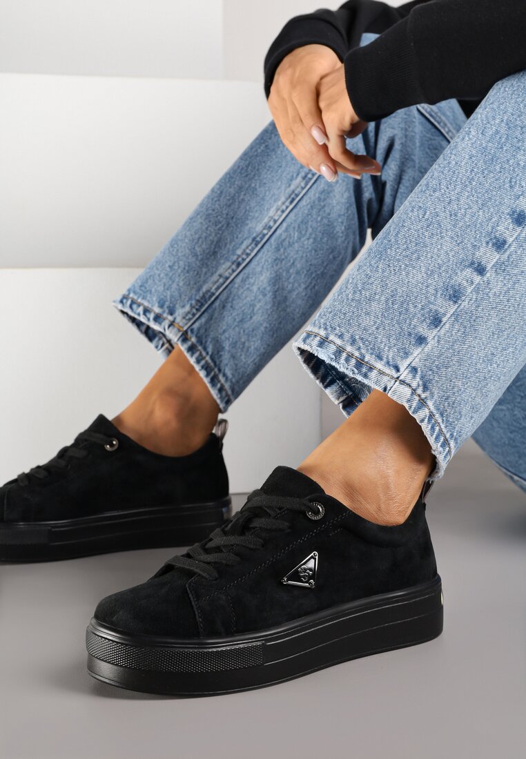 Czarne Zamszowe Sneakersy na Grubej Podeszwie z Metaliczną Ozdobą Messle