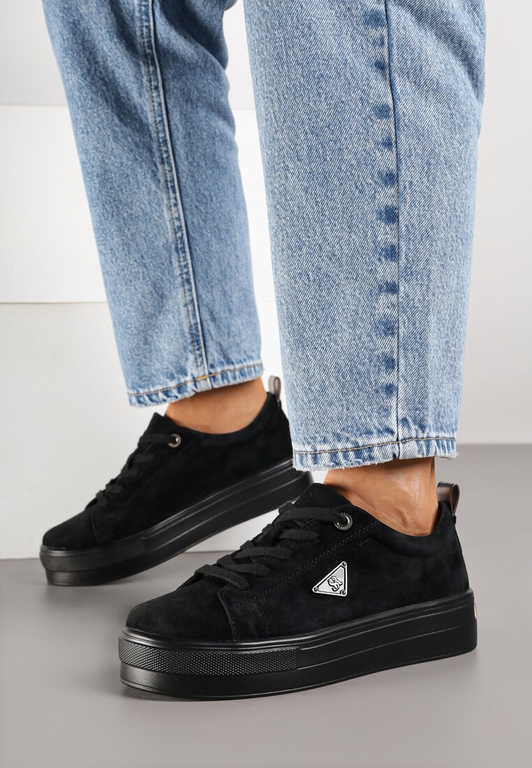 Czarne Zamszowe Sneakersy na Grubej Podeszwie z Metaliczną Ozdobą Messle