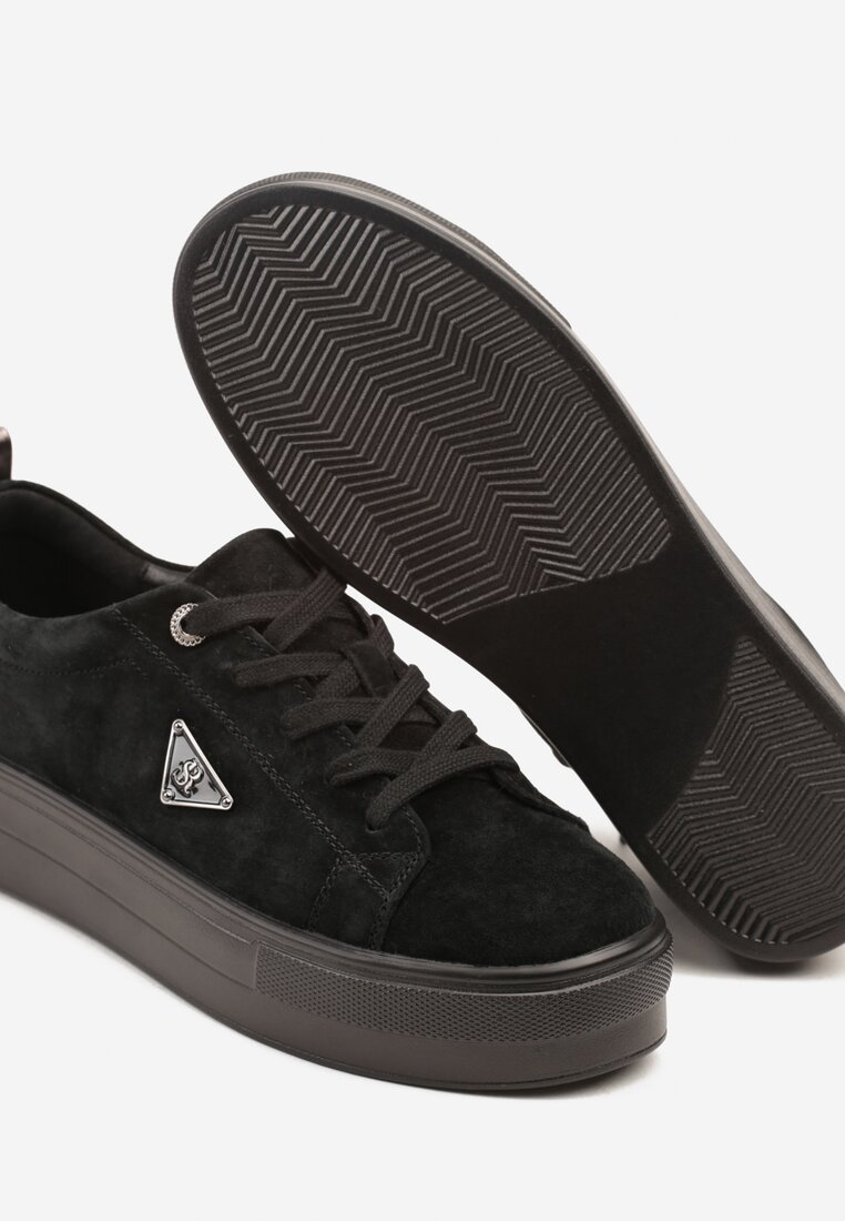 Czarne Zamszowe Sneakersy na Grubej Podeszwie z Metaliczną Ozdobą Messle