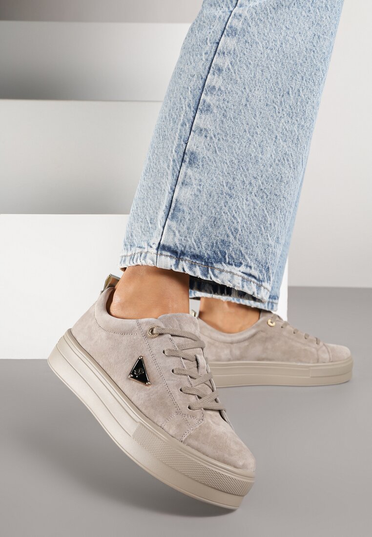 Szare Zamszowe Sneakersy na Grubej Podeszwie z Metaliczną Ozdobą Messle