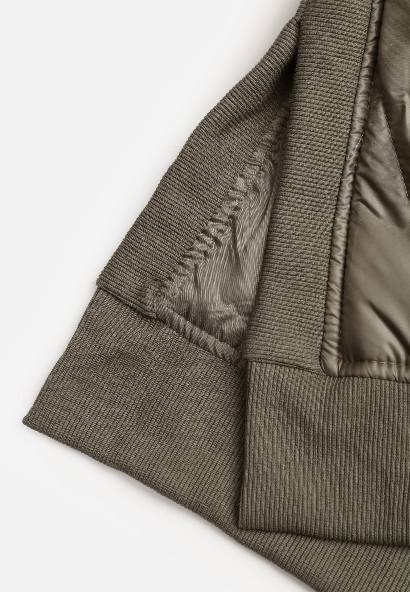 Zielona Pikowana Kurtka Przejściowa z Kapturem i Ściągaczami Fesarena